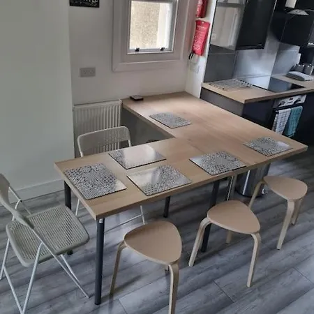 Free Parking, Edge Of 'the Lakes', Apartment *