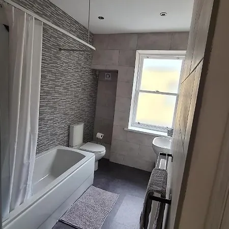 Free Parking, Edge Of 'the Lakes', Apartment